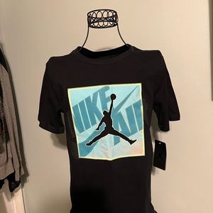NWT Jordan Boys T-Shirt Black with Jumpman Logo Size Large